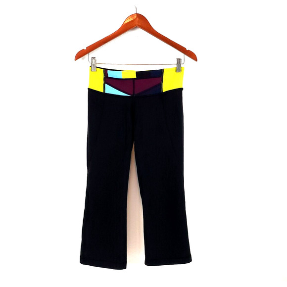 lululemon athletica Pants - Lululemon Athletica Black Size 6? Reversible Women Crop Capri Active Pants
